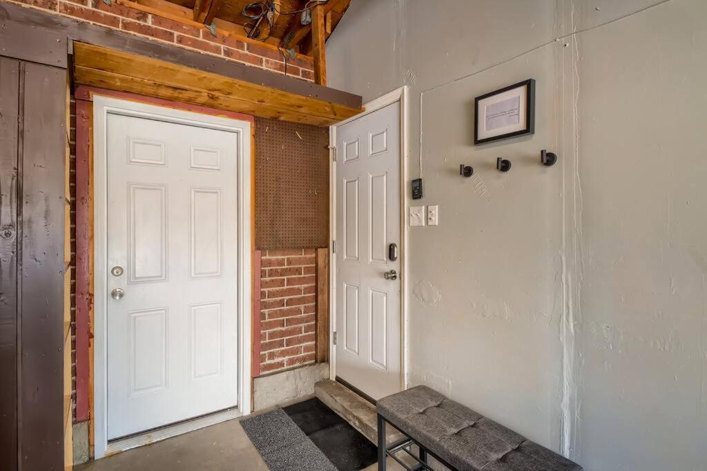 Adorable 2-Bedroom Modern Basement Denver Ngoại thất bức ảnh