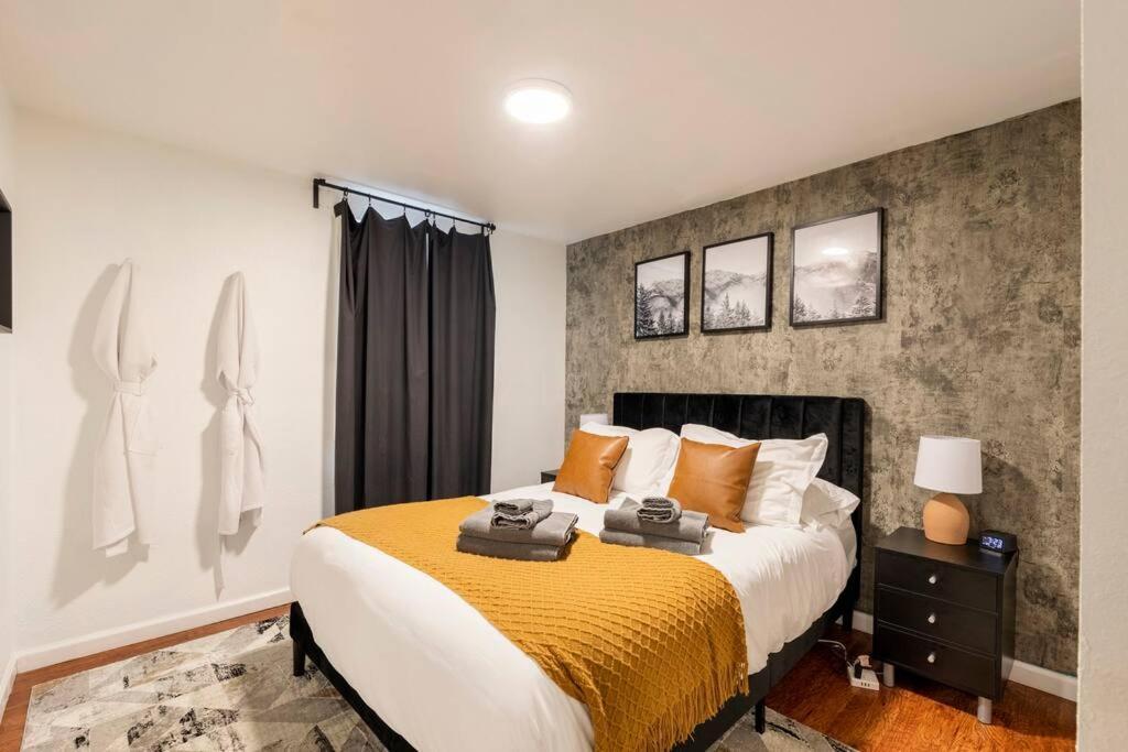 Adorable 2-Bedroom Modern Basement Denver Ngoại thất bức ảnh
