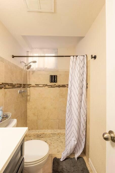 Adorable 2-Bedroom Modern Basement Denver Ngoại thất bức ảnh